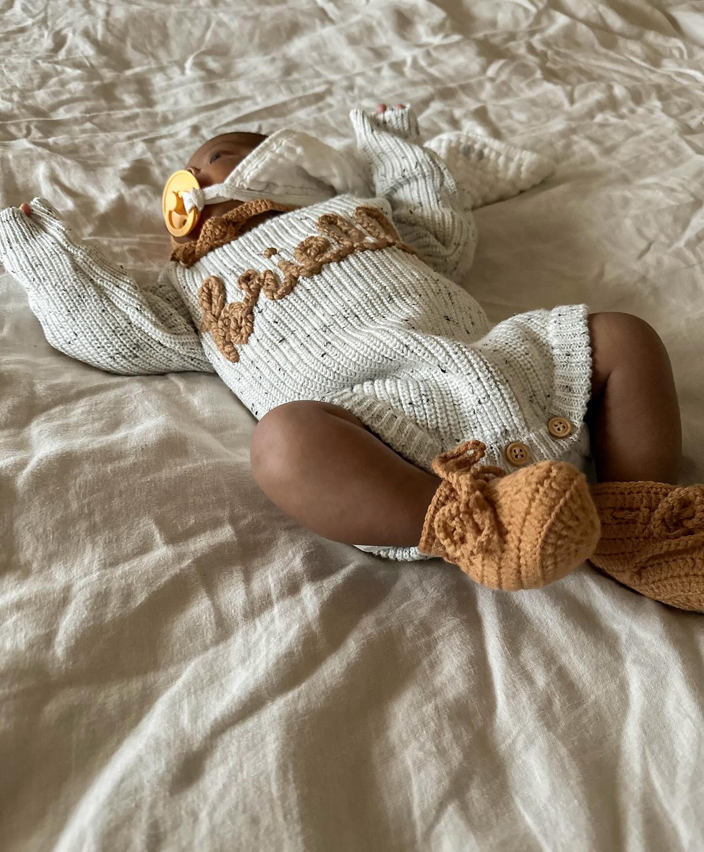 Crocheted Newborn booties: Clay