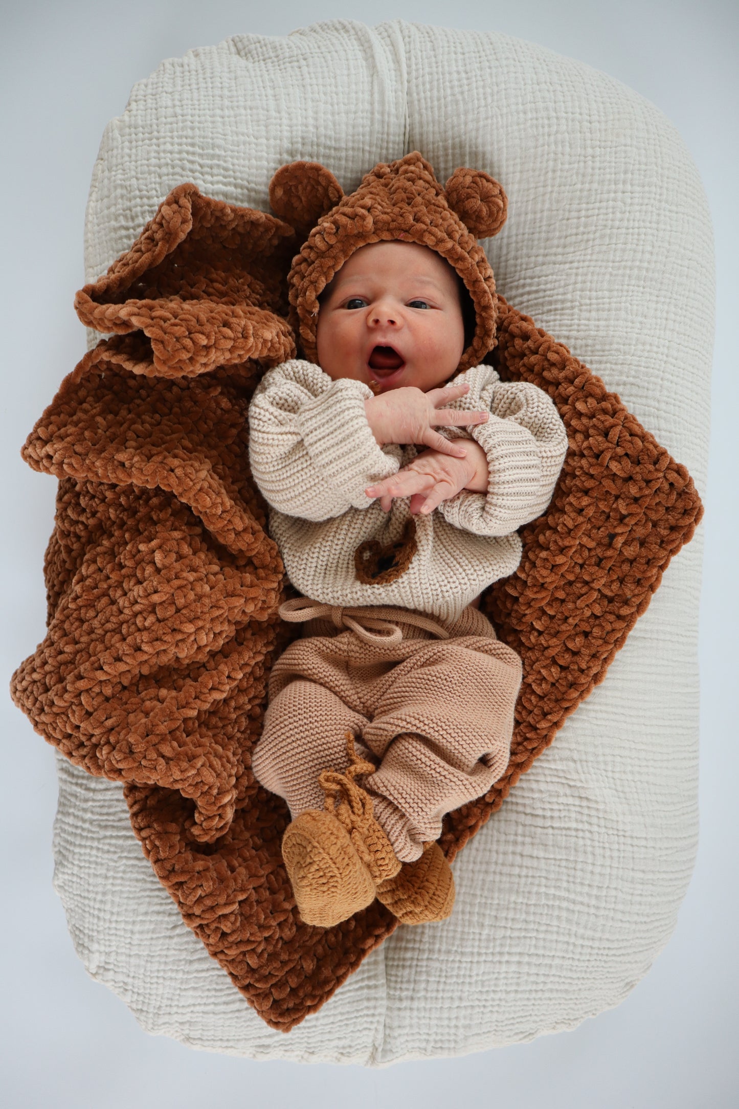 Crocheted Newborn booties: Clay