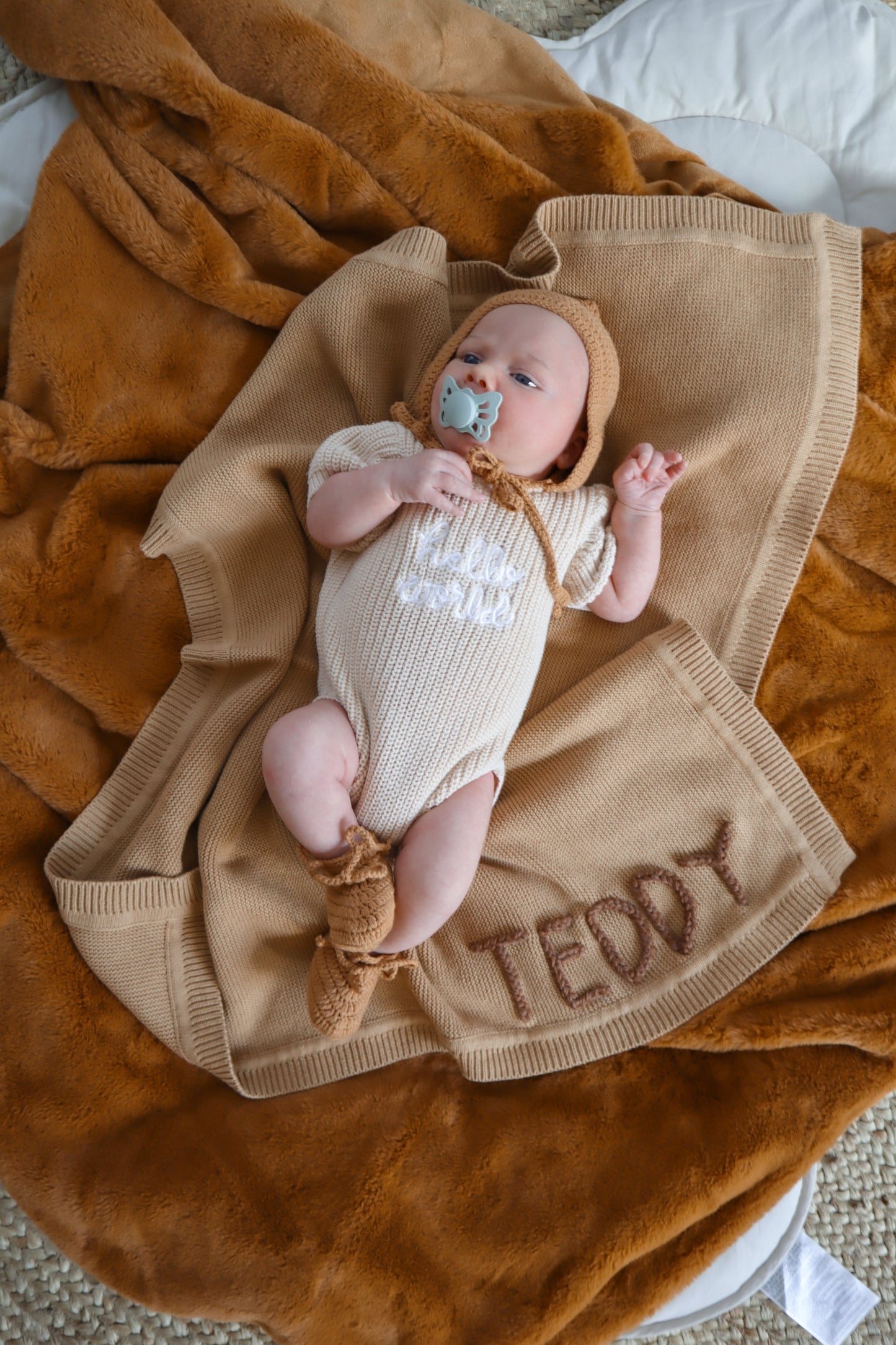Crocheted Newborn booties: Clay