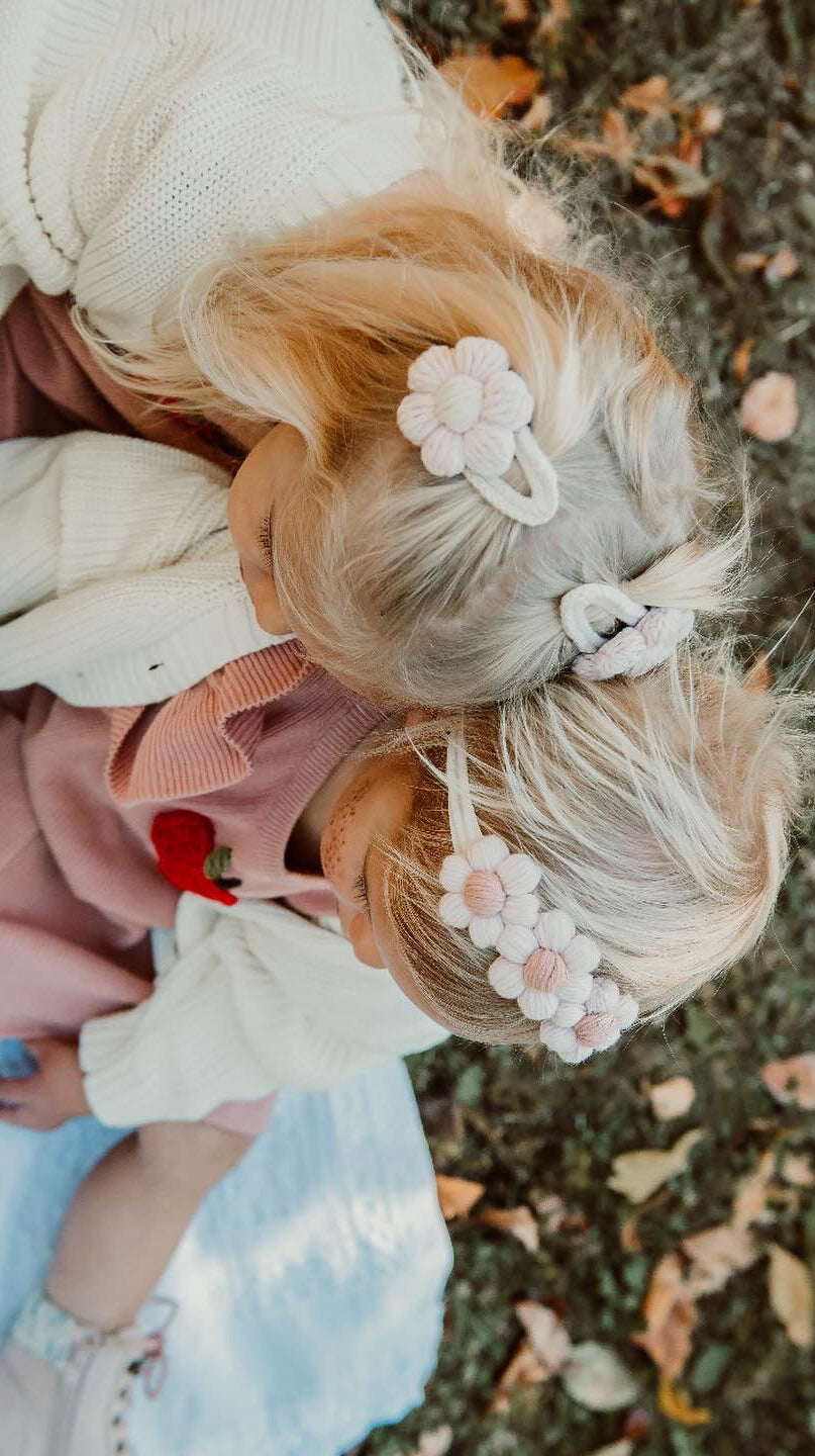 Crocheted puff flower clip
