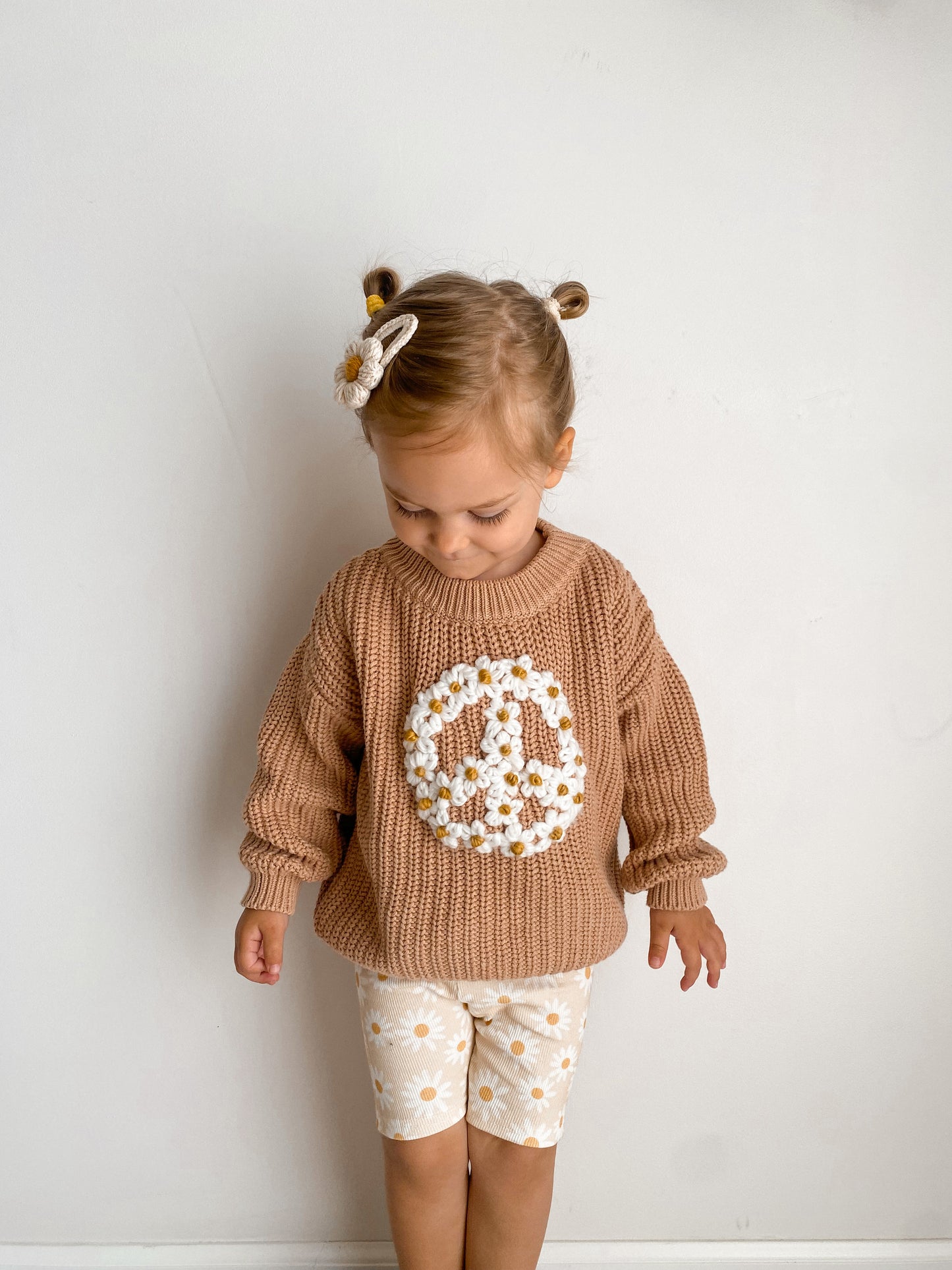 Crocheted puff flower clip