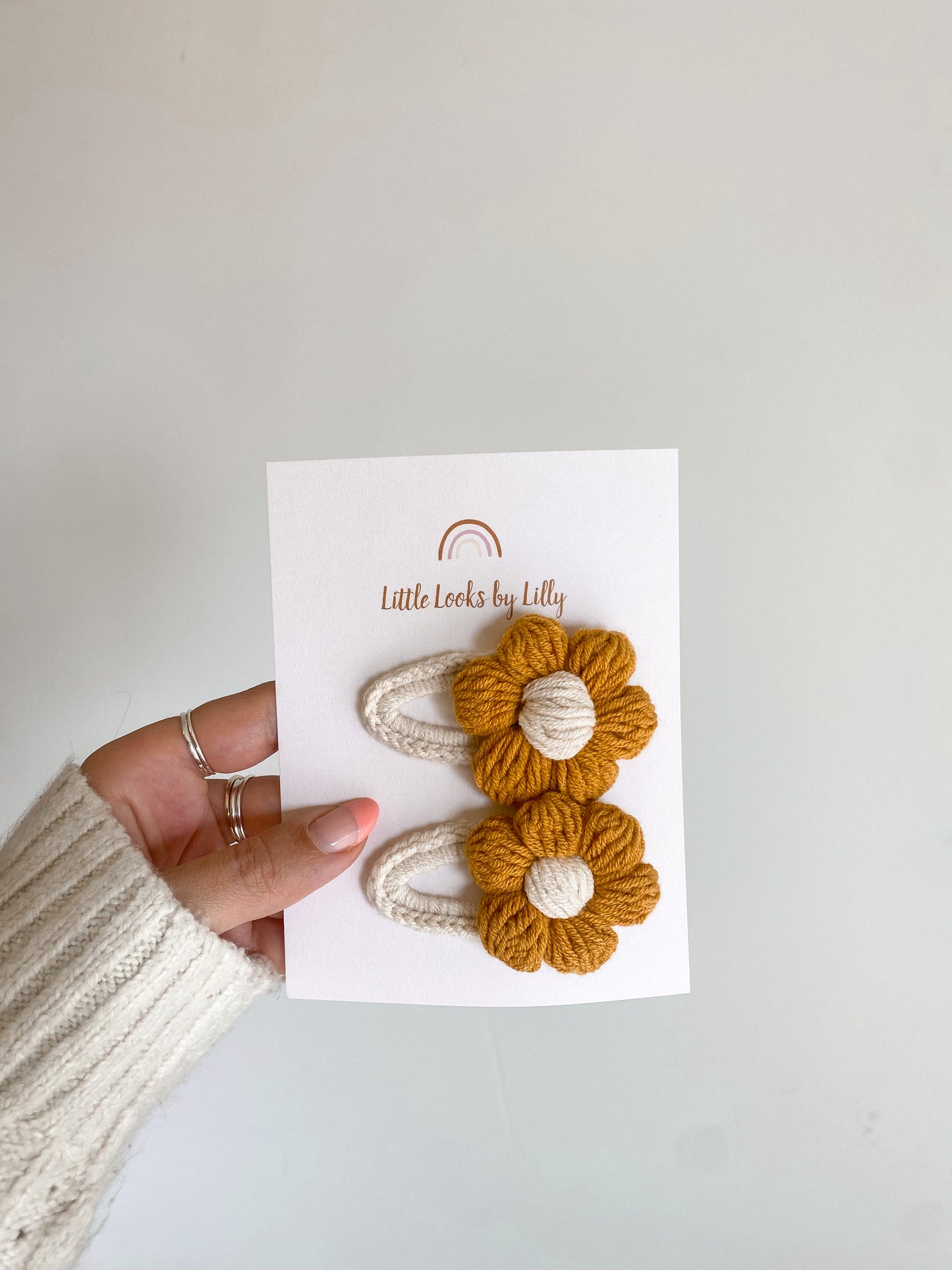 Crocheted puff flower clip
