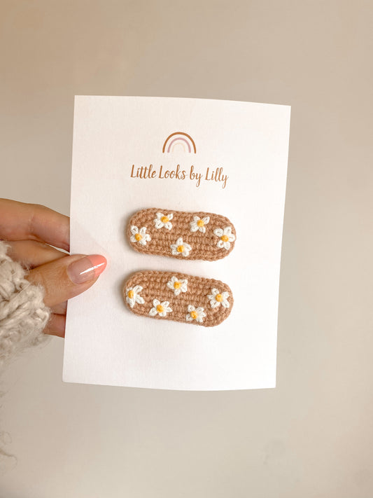 Crocheted buttercup clip