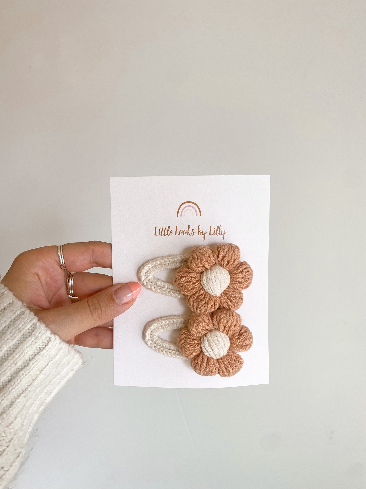 Crocheted puff flower clip