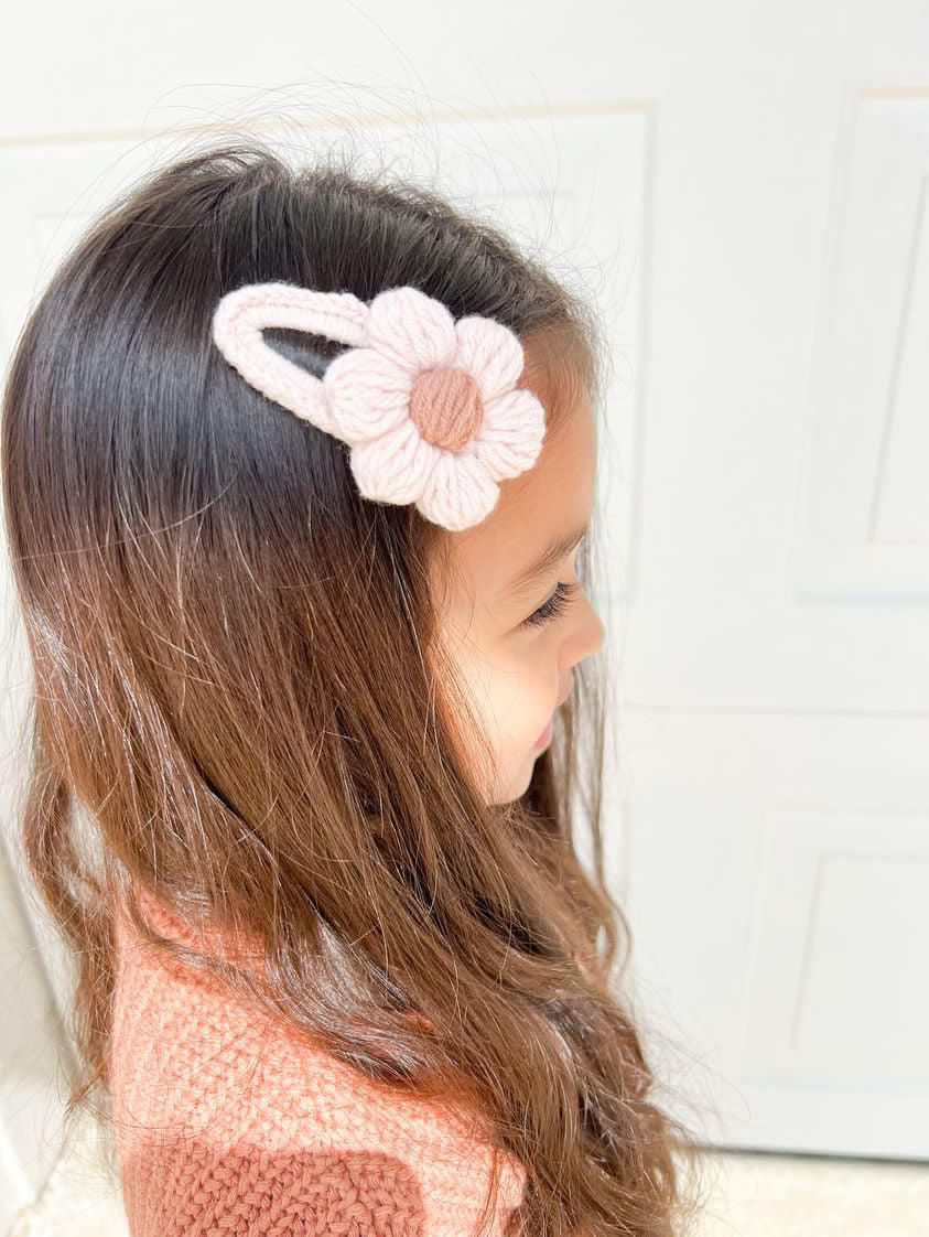 Crocheted puff flower clip