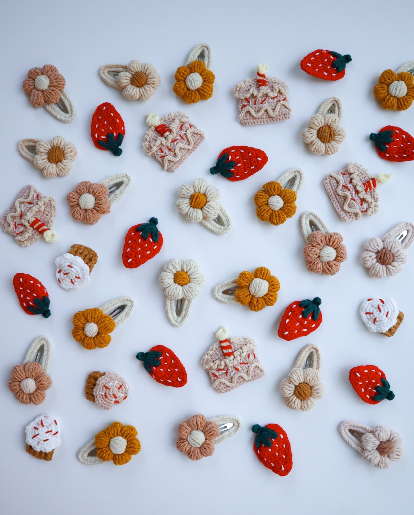 Crocheted puff flower clip