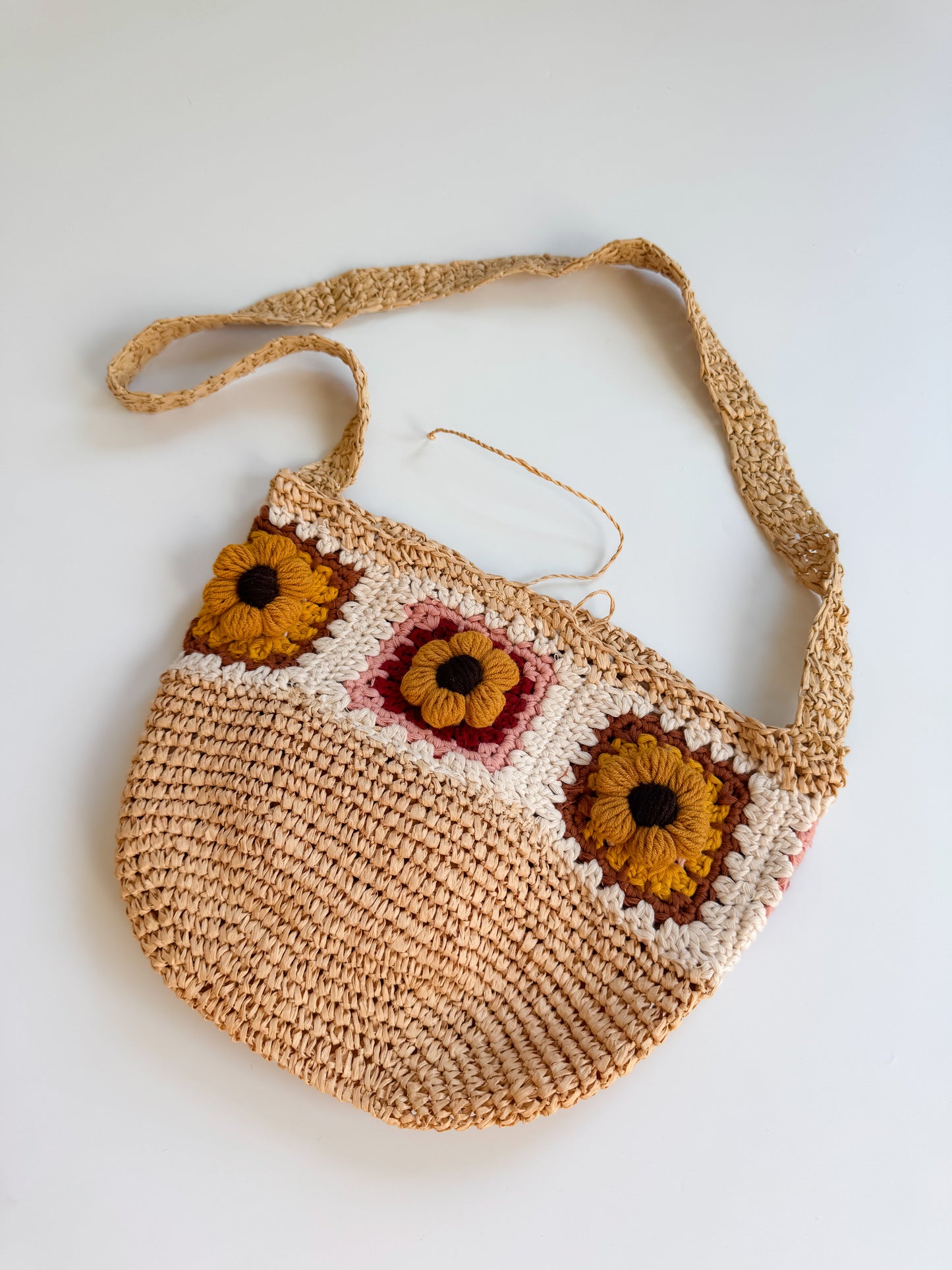 Puff flower Straw Bag