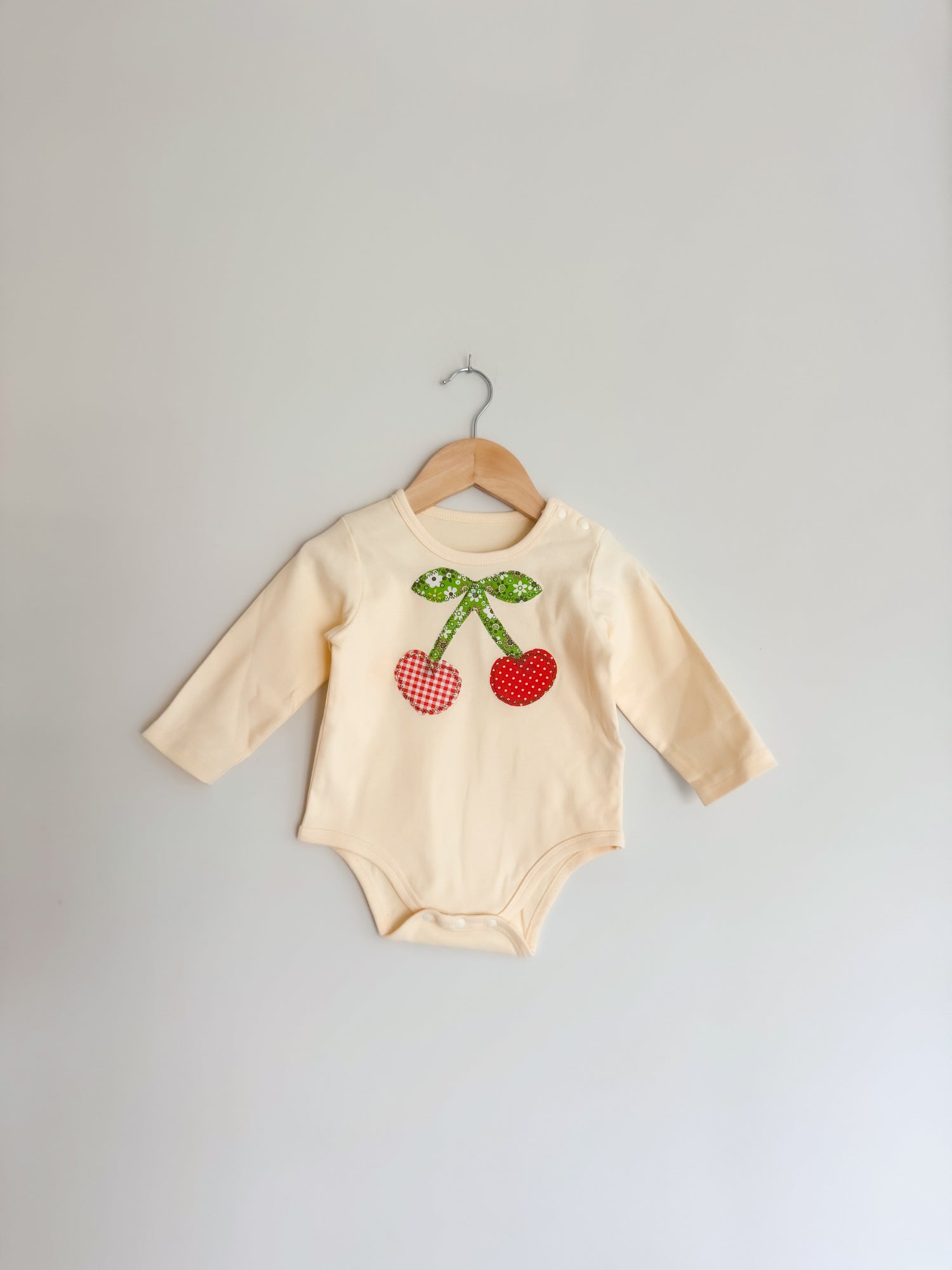 Appliqué Clothing and accessories