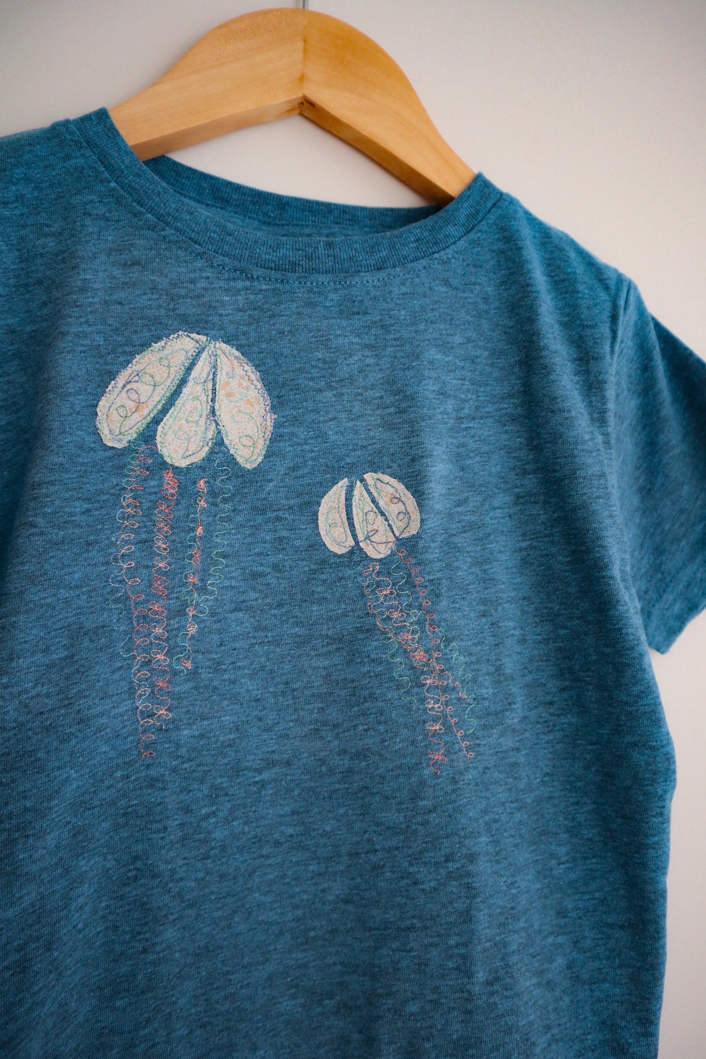 Jellyfish appliqué tshirt 4T