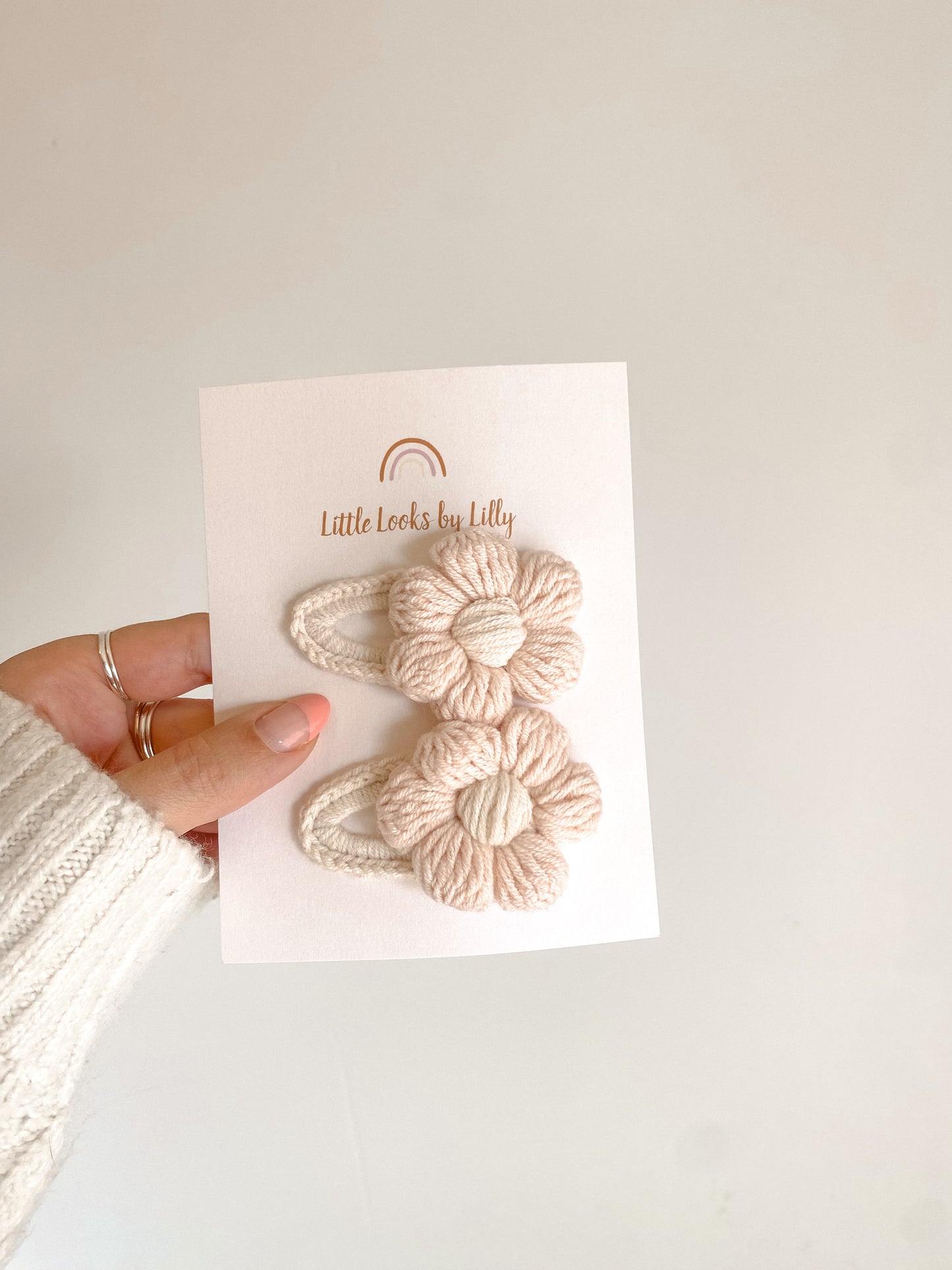 Crocheted puff flower clip